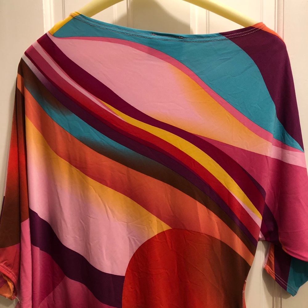 Freshine Abstract Tunic - Picture 9 of 11